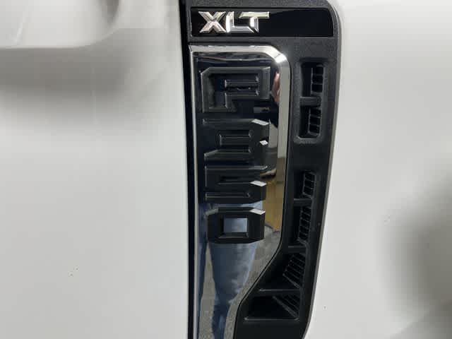 2026 Ford Super Duty F-350® XLT