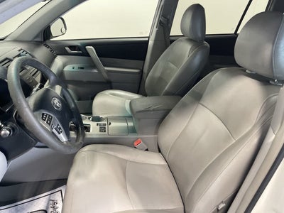 2012 Toyota Highlander SE