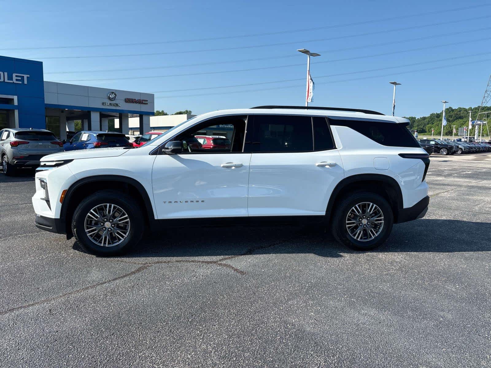 2024 Chevrolet Traverse LT