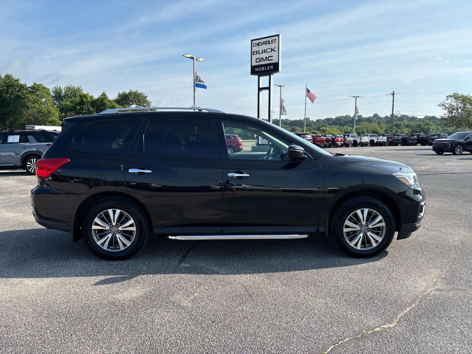 2020 Nissan Pathfinder SV