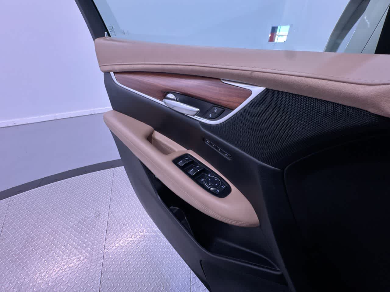 2017 Cadillac XT5 Platinum AWD