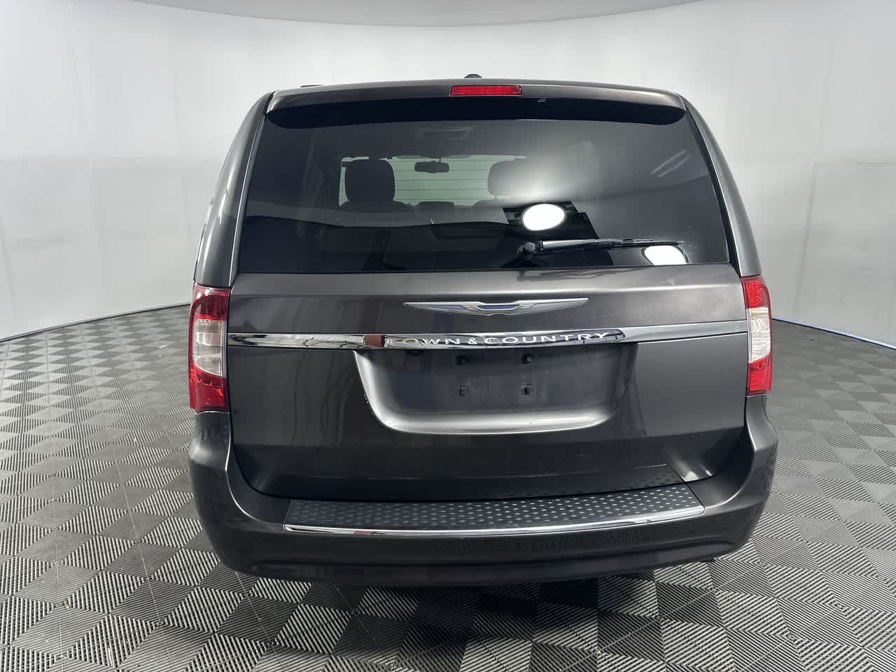 2016 Chrysler Town & Country Touring