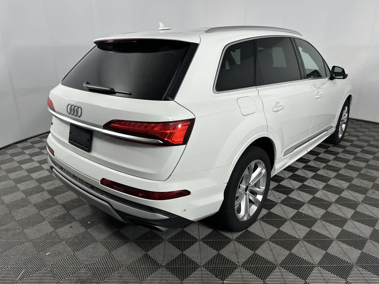 2025 Audi Q7 Premium Plus