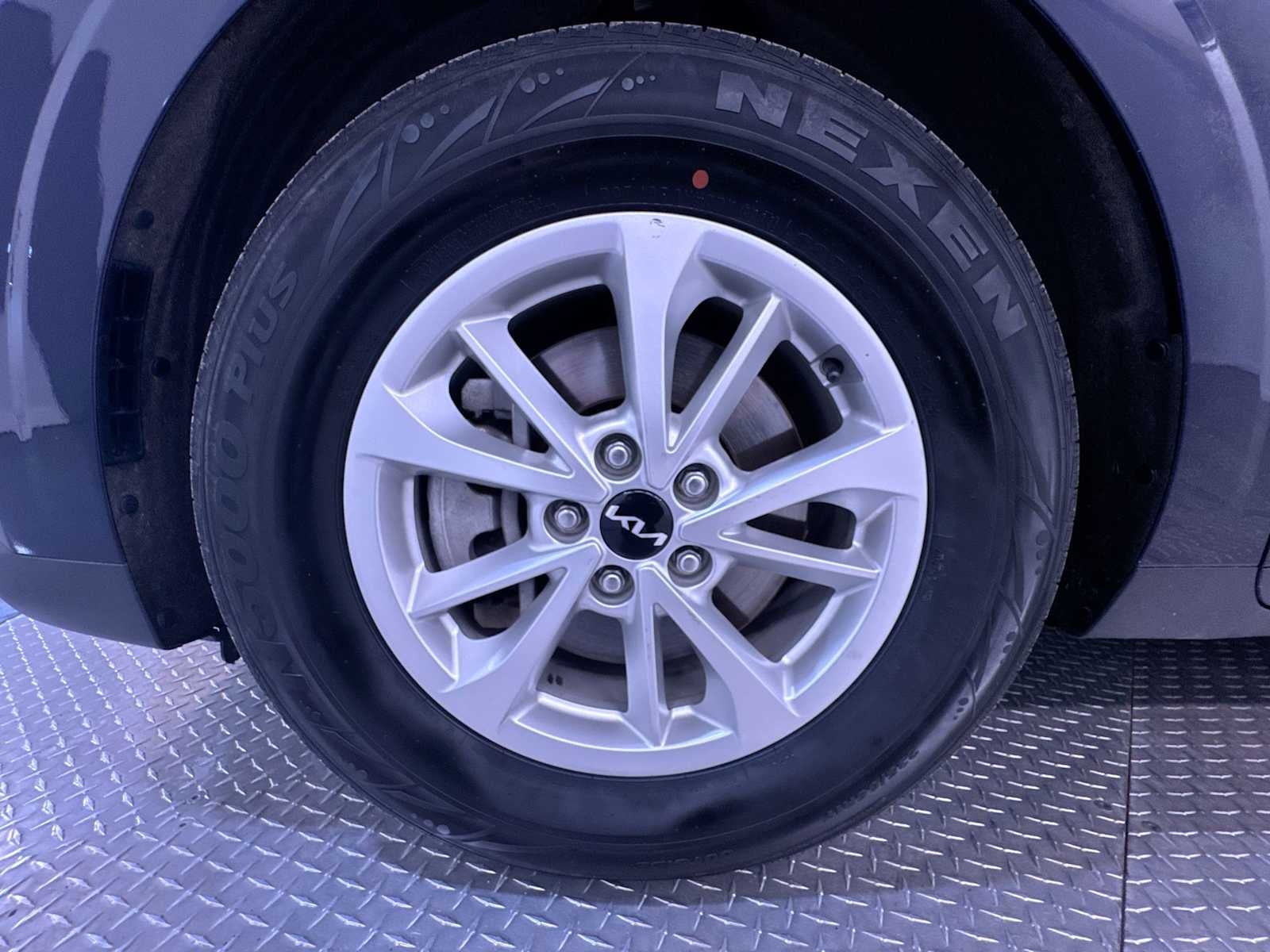 2023 Kia Carnival LX