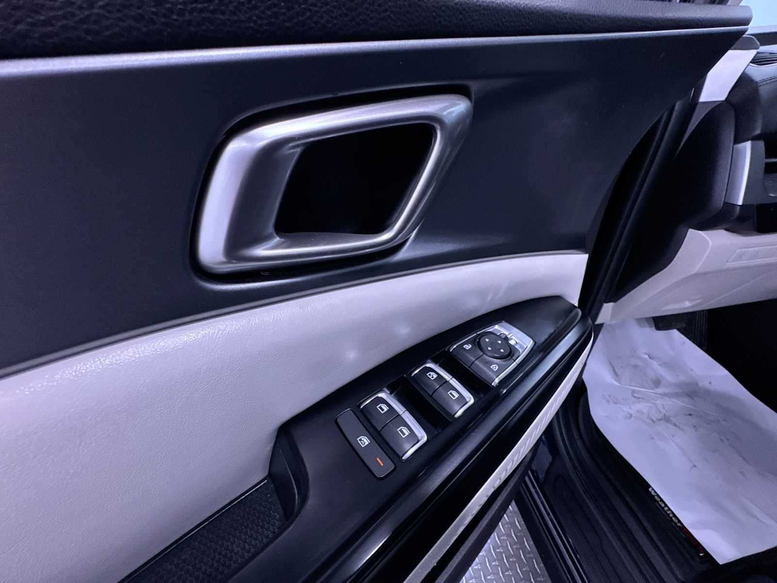 2023 Kia Carnival LX