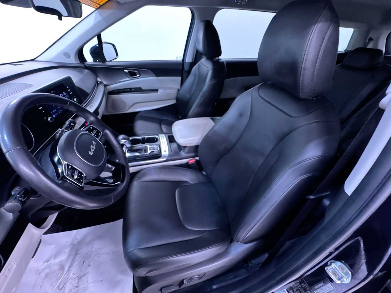 2023 Kia Carnival LX