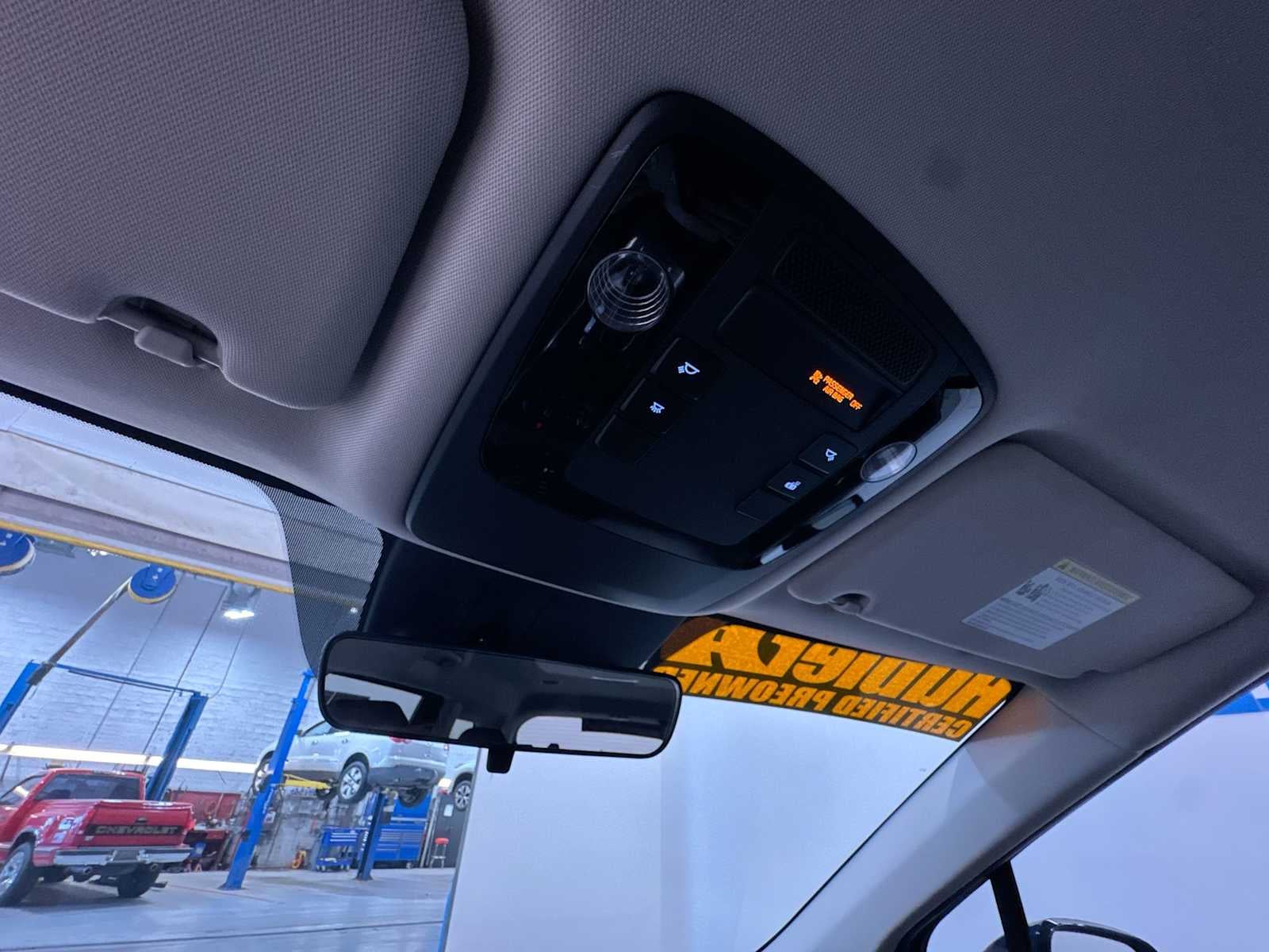 2023 Kia Carnival LX