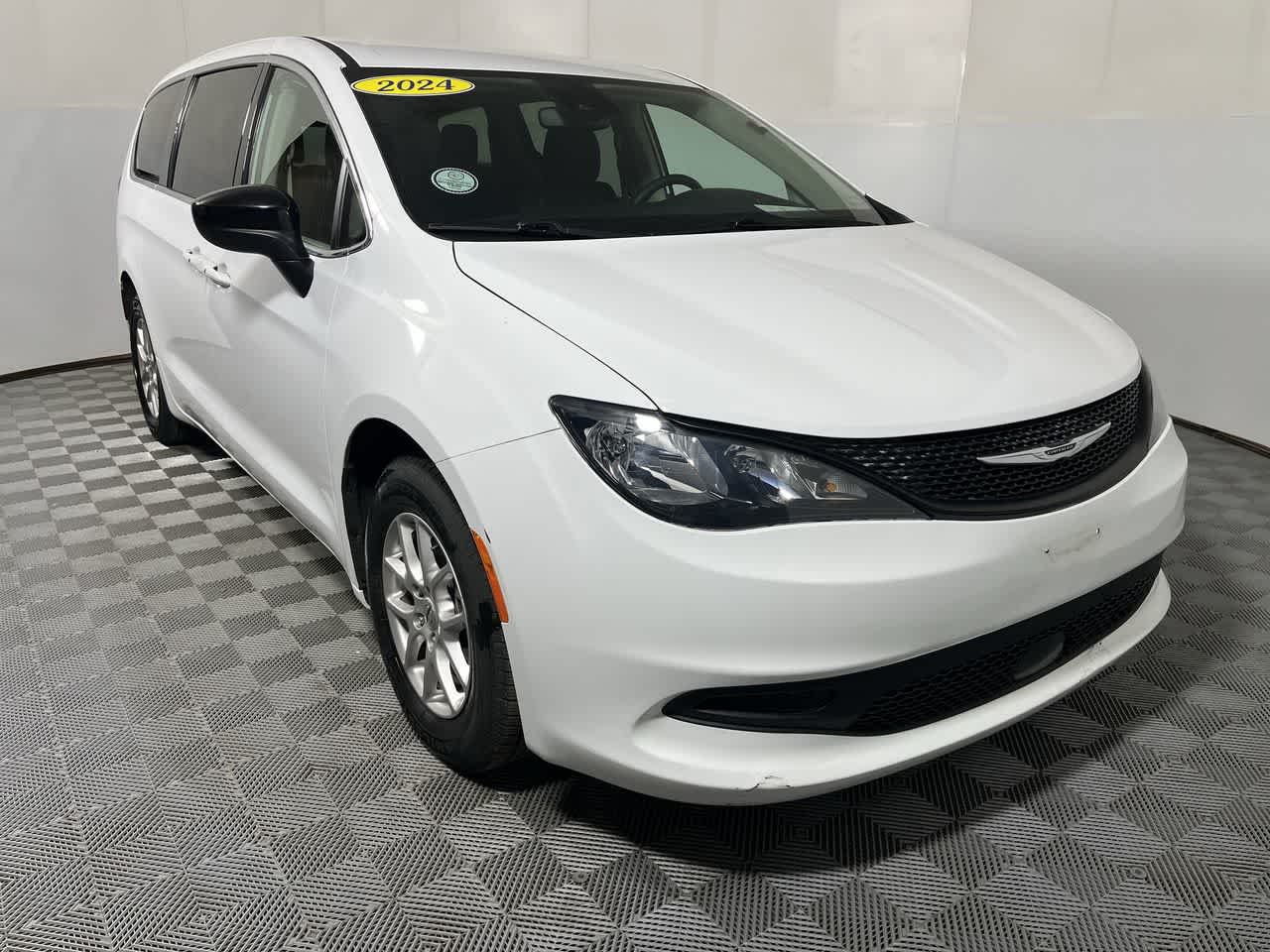 2024 Chrysler Voyager LX