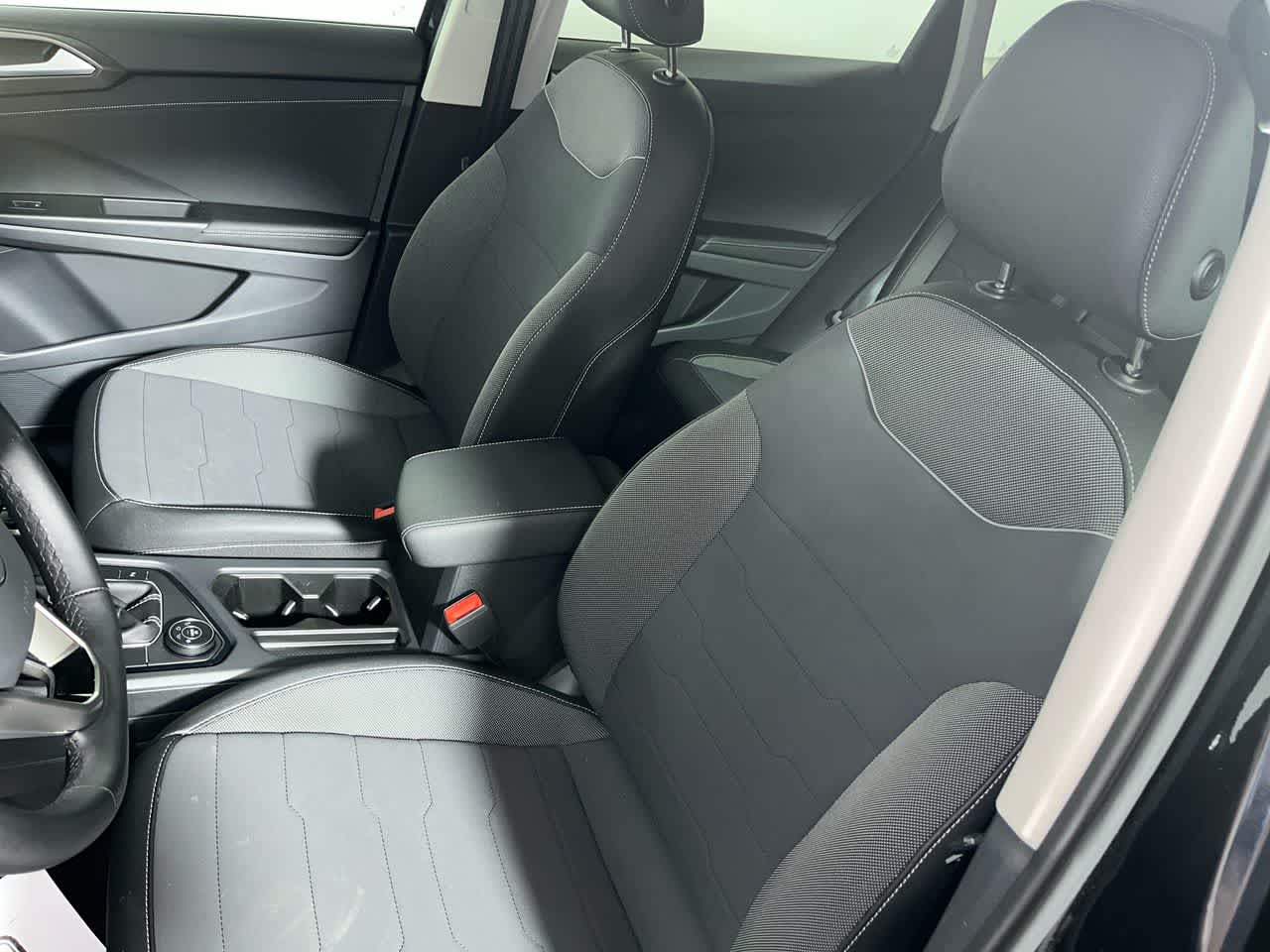 2025 Volkswagen Taos SE Black