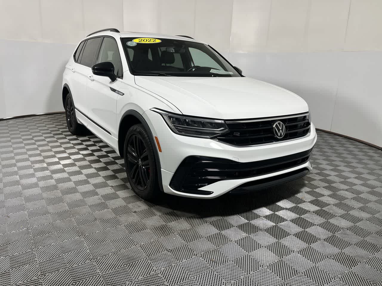2022 Volkswagen Tiguan SE R-Line Black
