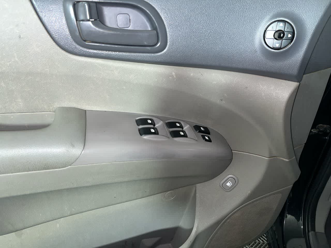 2009 Kia Sedona LX