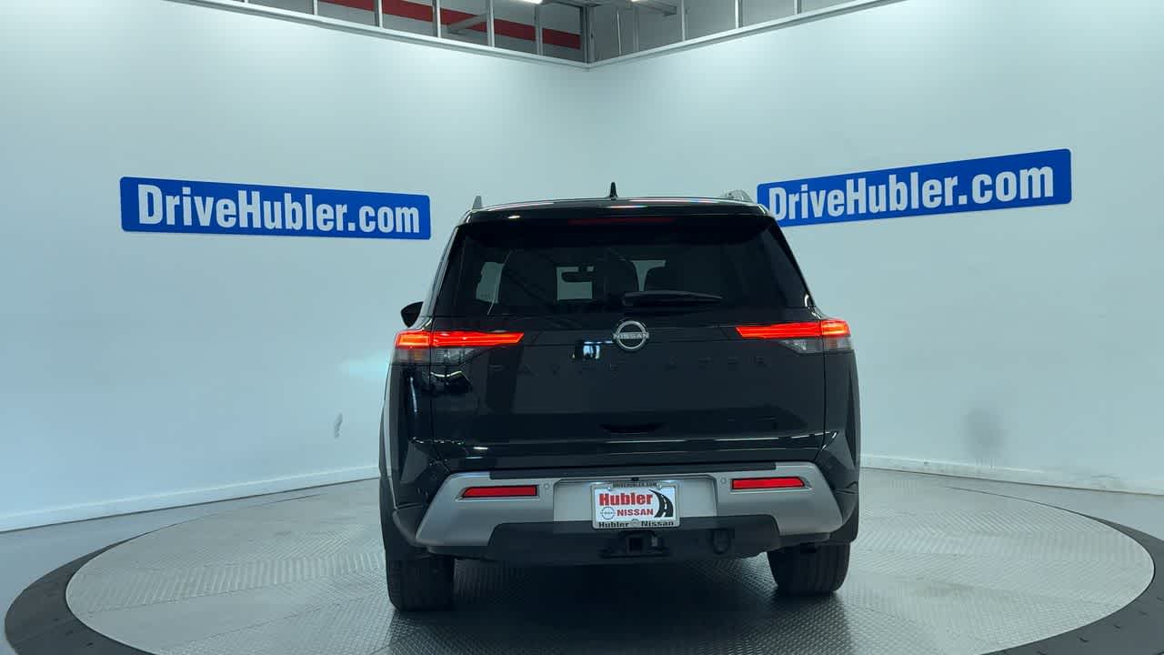 2023 Nissan Pathfinder SL