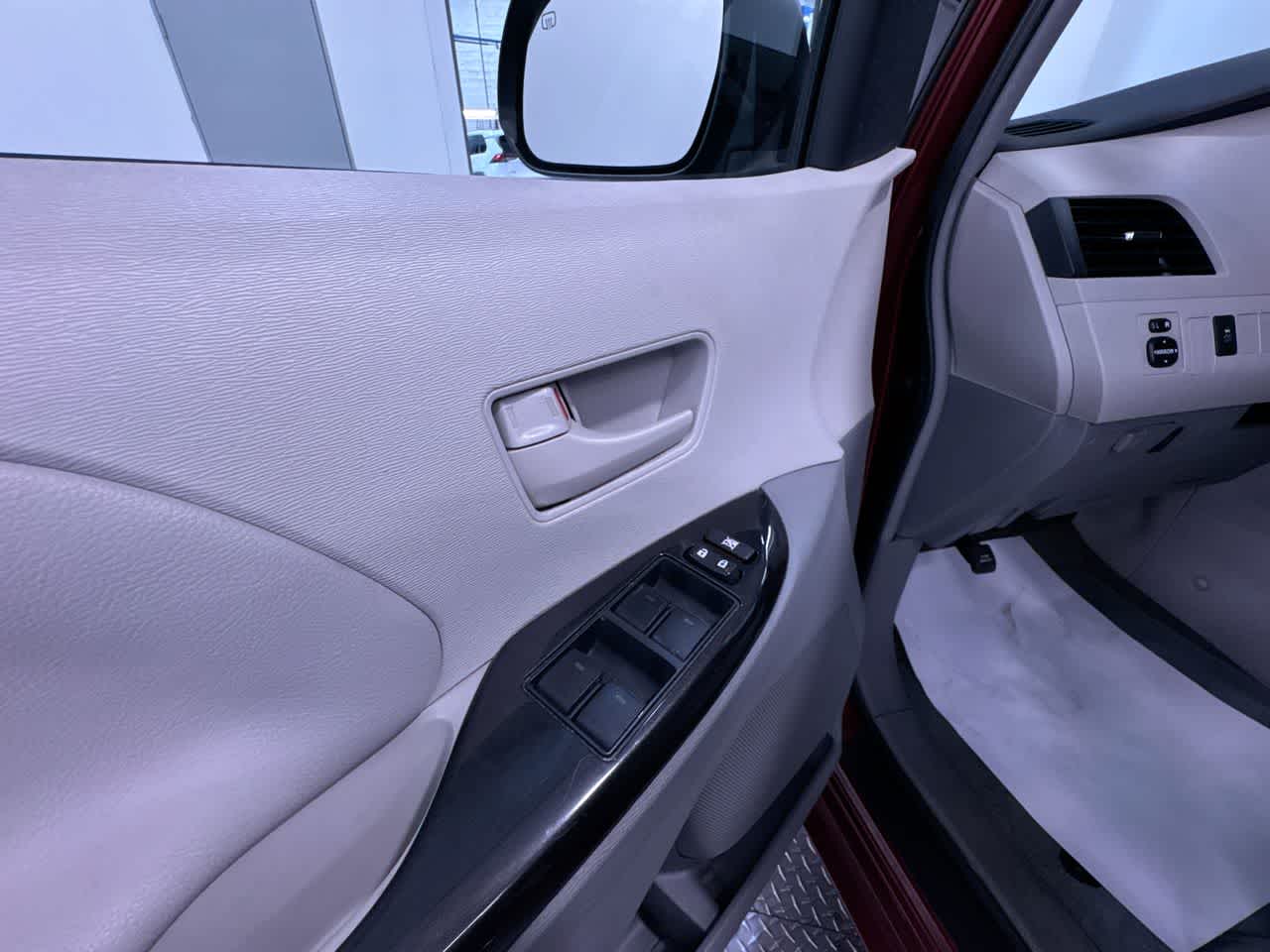 2014 Toyota Sienna LE