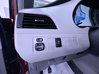 2014 Toyota Sienna LE