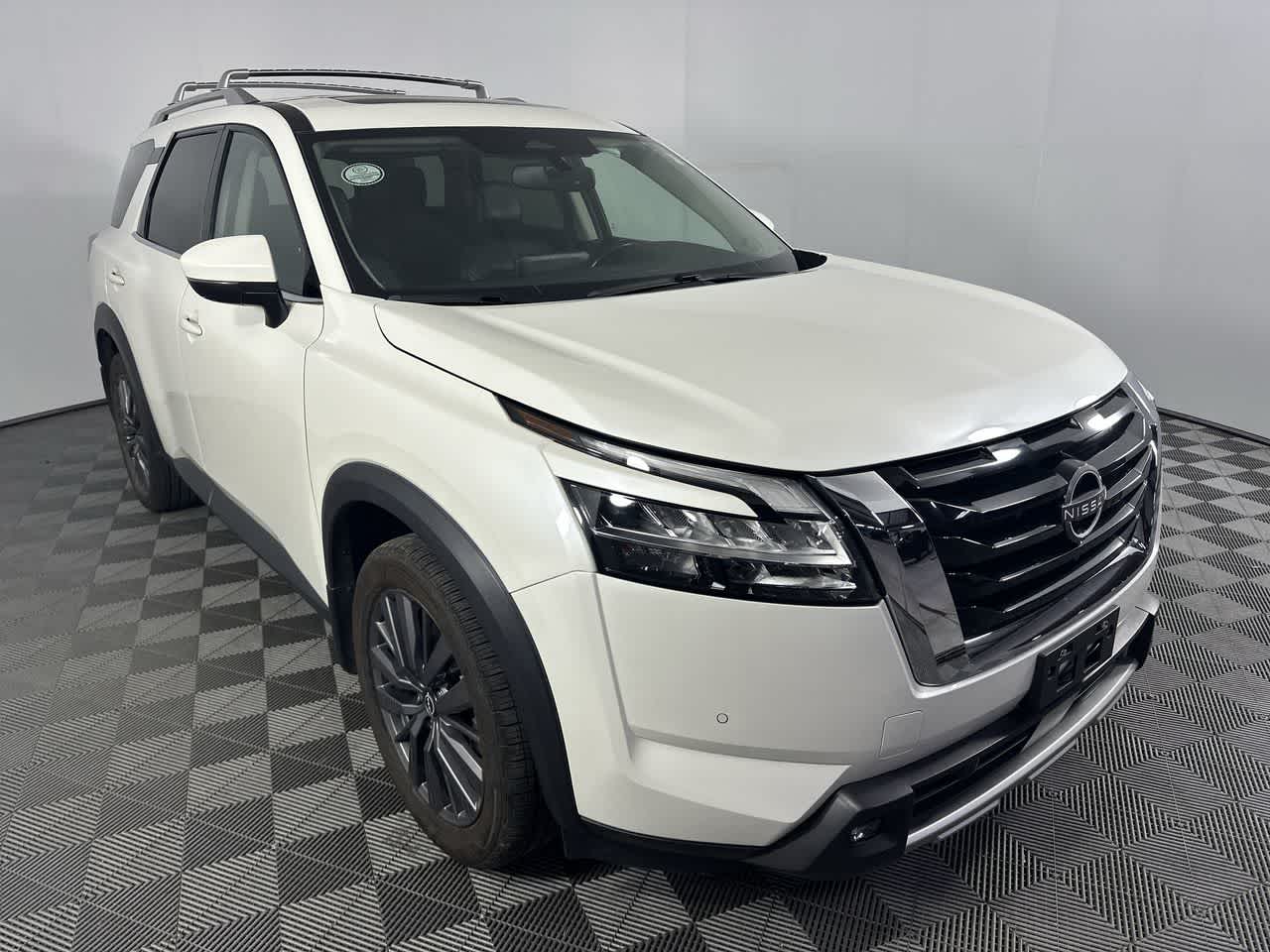 2022 Nissan Pathfinder SL 4WD's photo