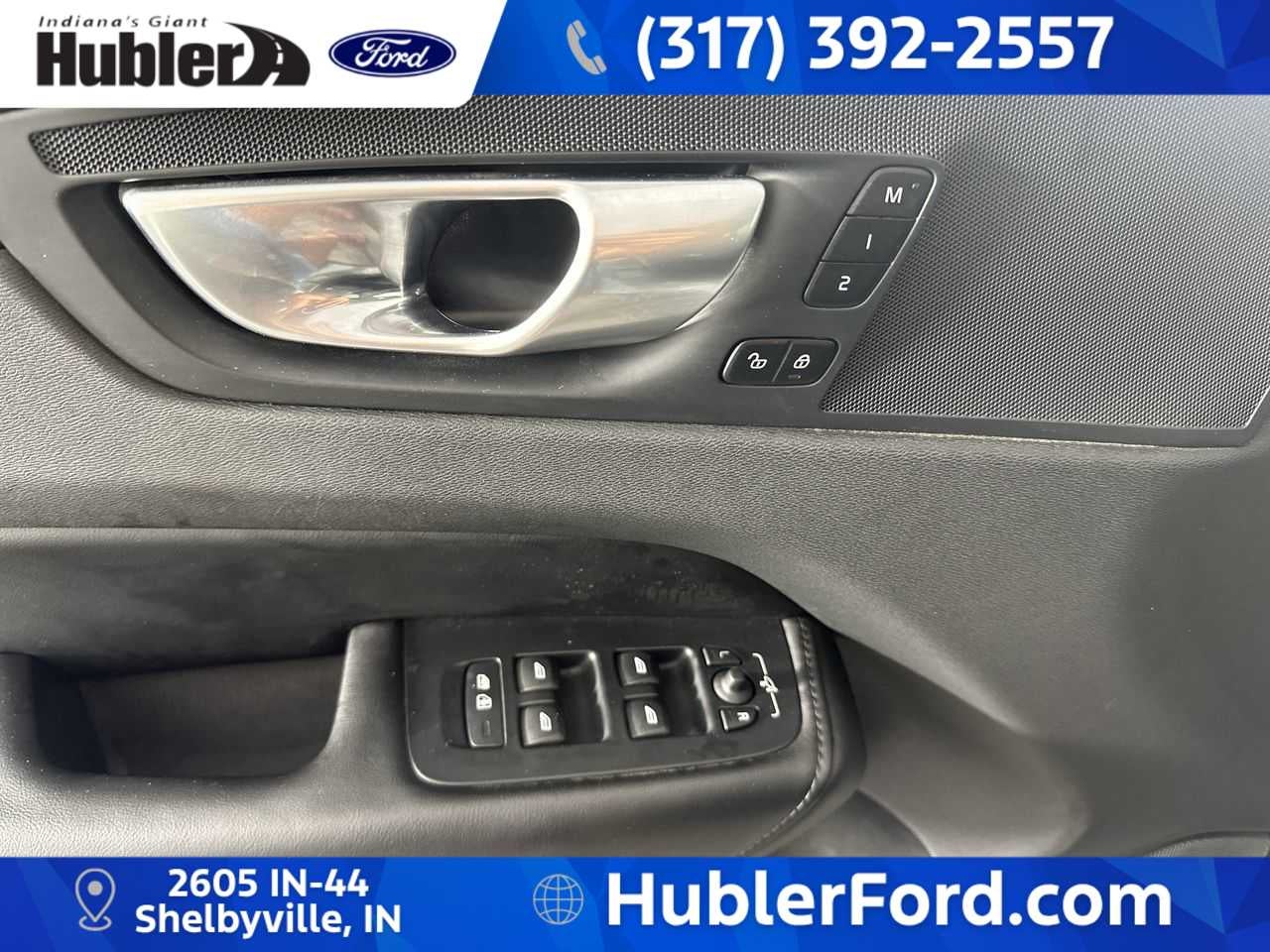 2024 Volvo XC60 Plus Dark Theme