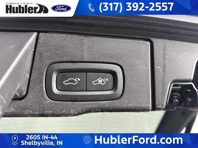 2024 Volvo XC60 Plus Dark Theme