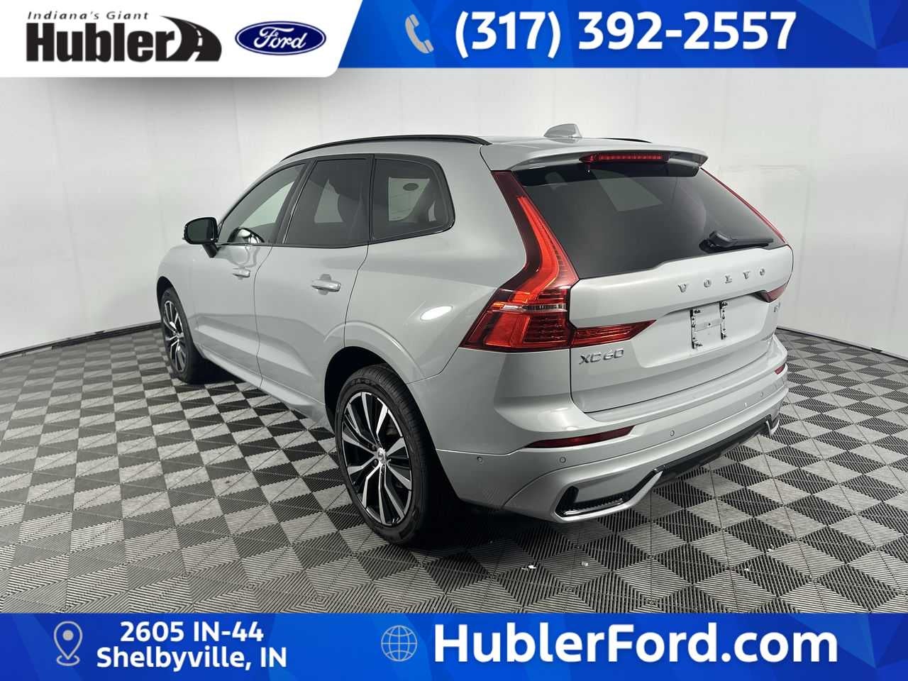 2024 Volvo XC60 Plus Dark Theme