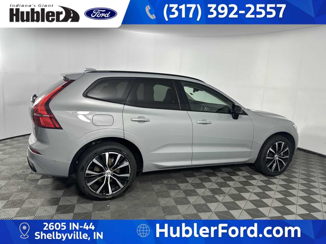2024 Volvo XC60 Plus Dark Theme